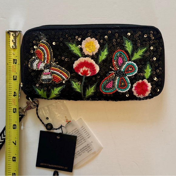 America & Beyond NWT embellished beaded wallet with wristlet - black butterfly - Picture 5 of 12